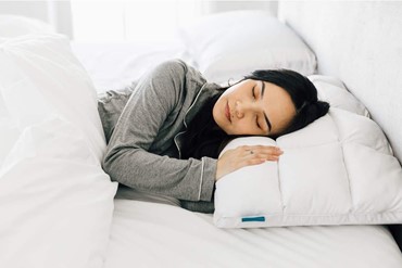 بالش خواب مناسب یکی از روش های درمان خروپف